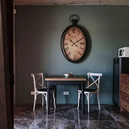 Talbot & Bons Flat *